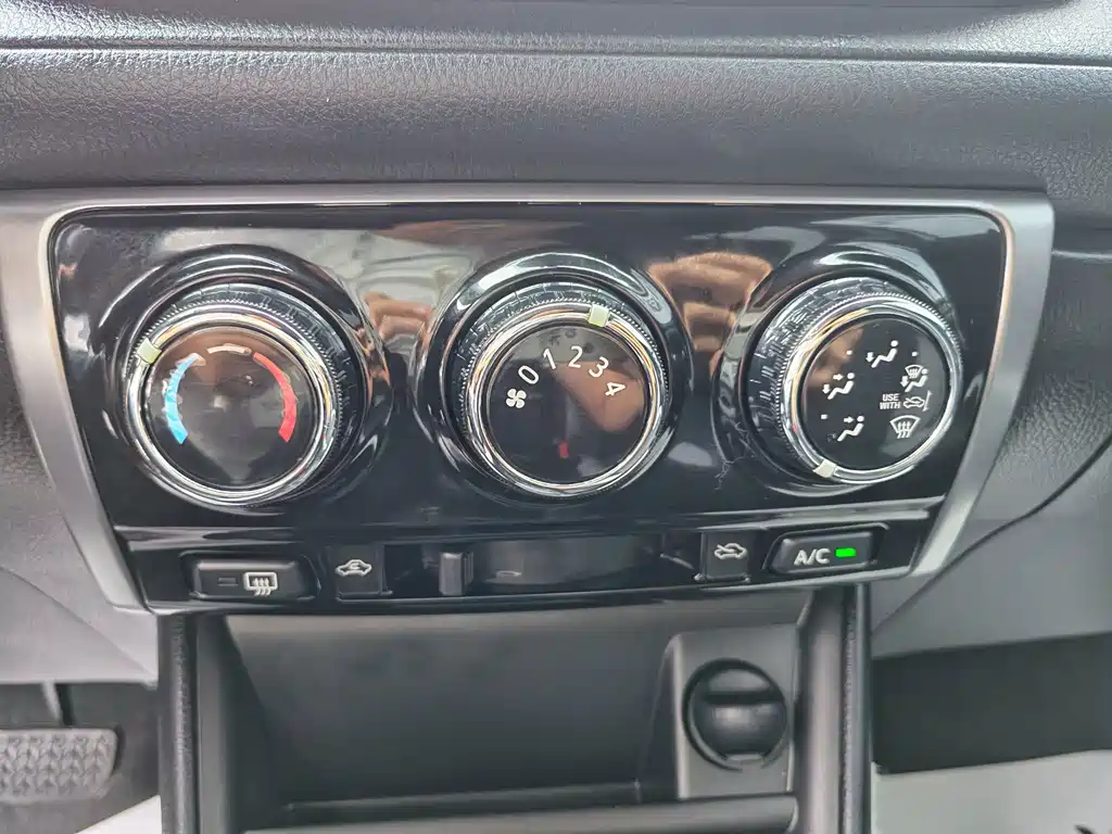 Toyota Yaris L — фото 18
