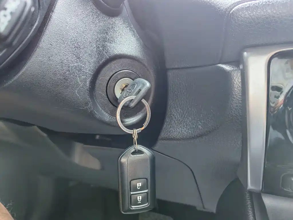 Toyota Yaris L — фото 23
