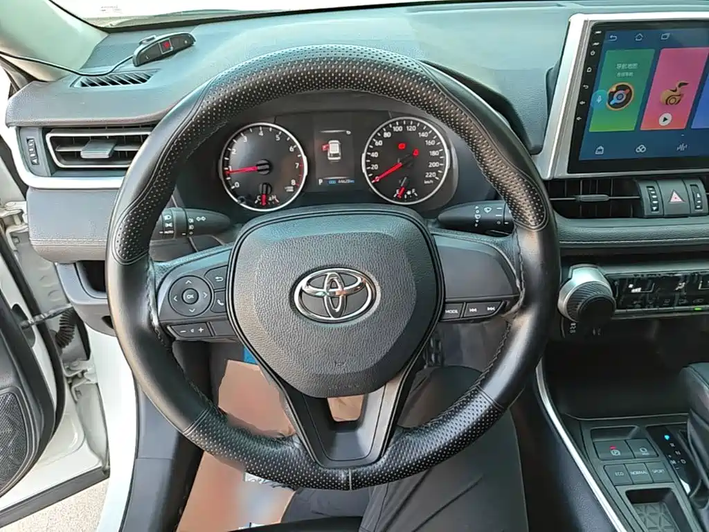 Toyota Wildlander — фото 11