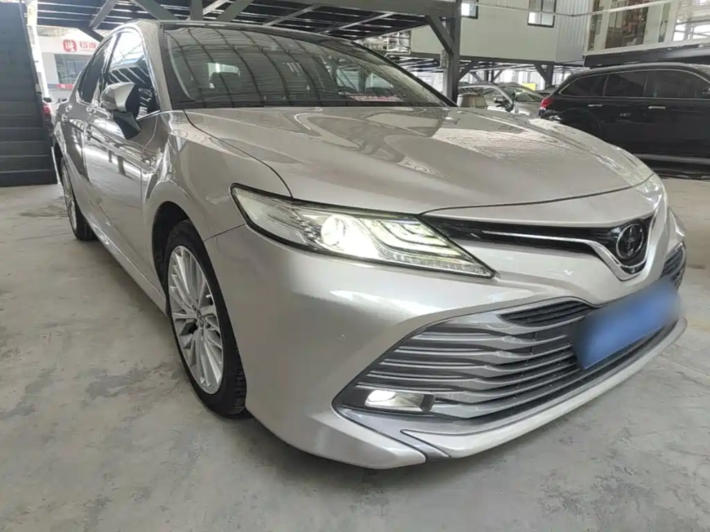 Toyota Camry — фото 4