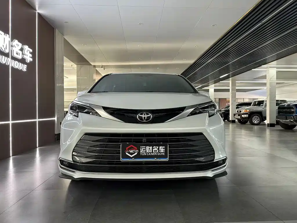 Toyota Sienna — фото 2