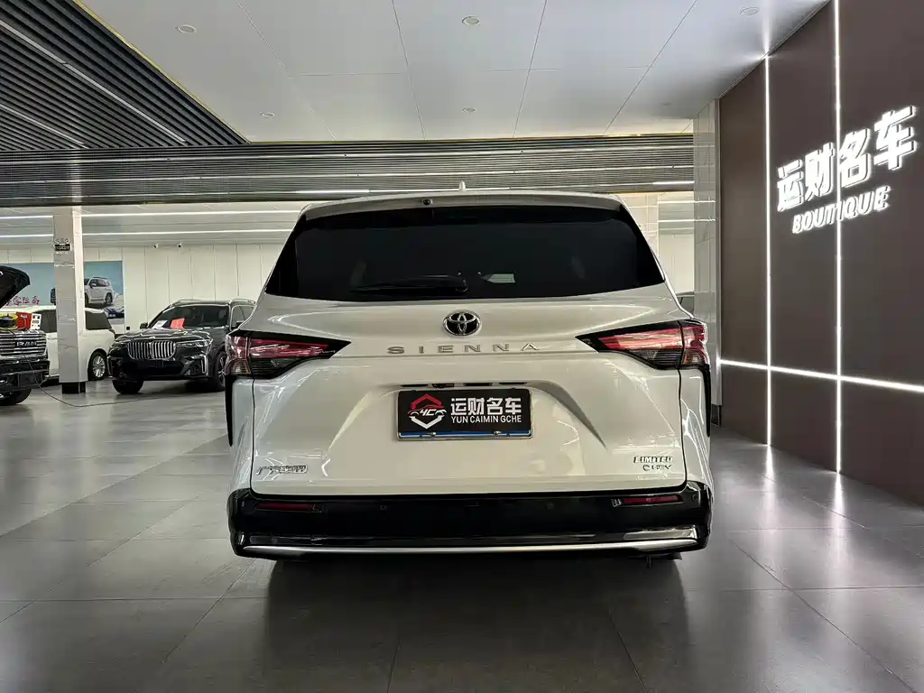 Toyota Sienna — фото 8