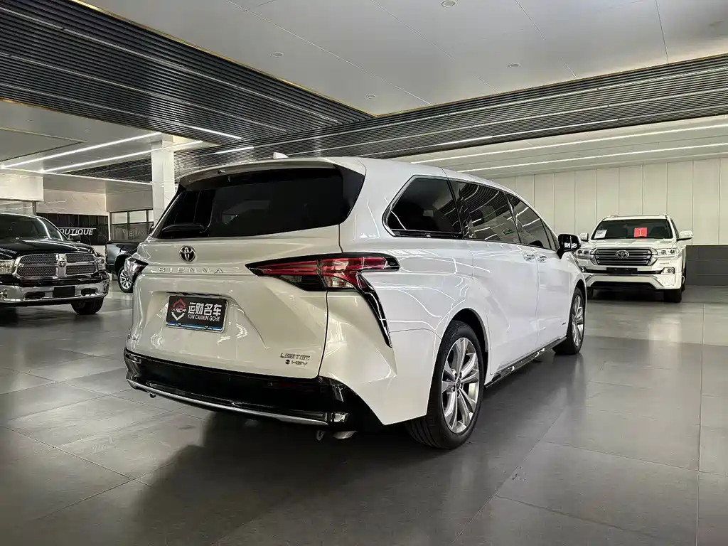 Toyota Sienna — фото 9