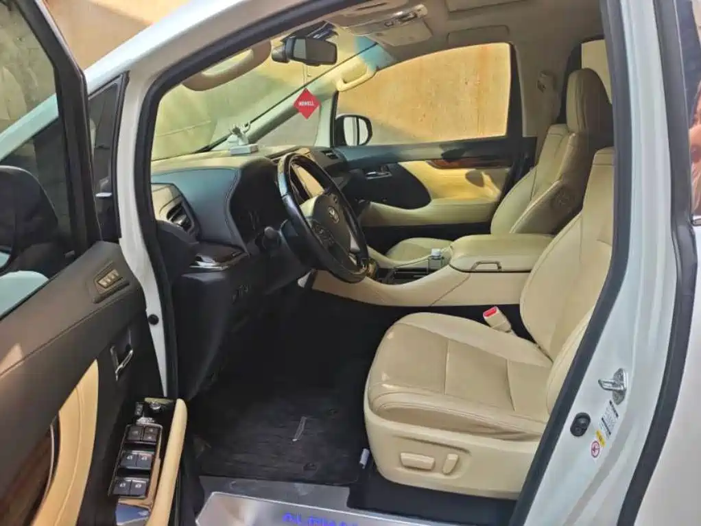Toyota Alphard — фото 5