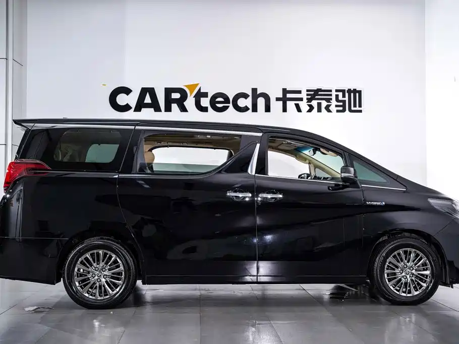 Toyota Alphard — фото 2