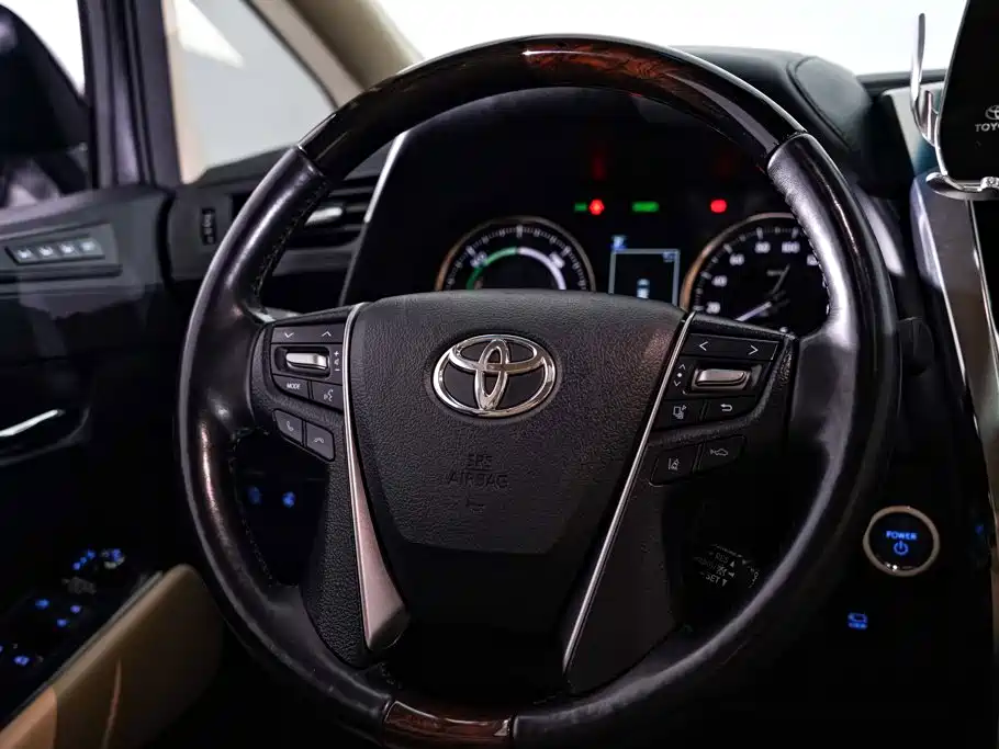 Toyota Alphard — фото 15