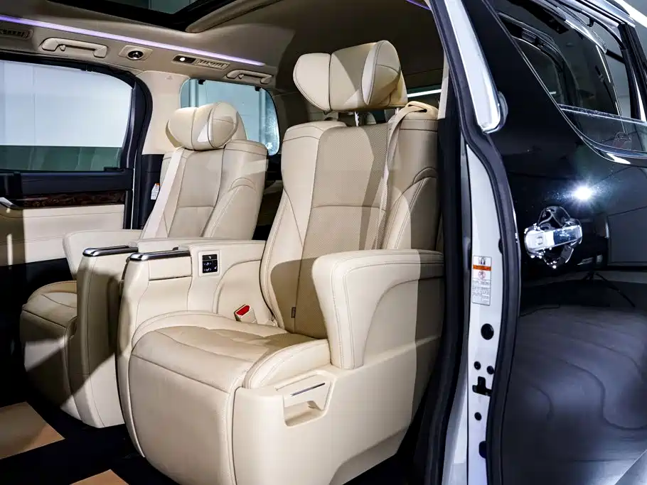Toyota Alphard — фото 20