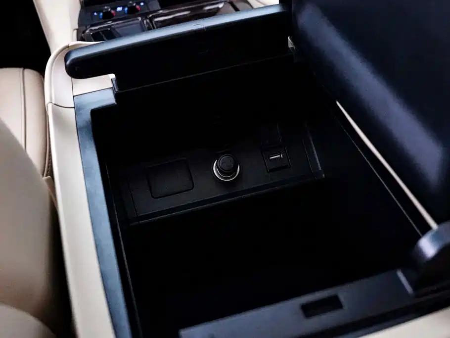 Toyota Alphard — фото 22