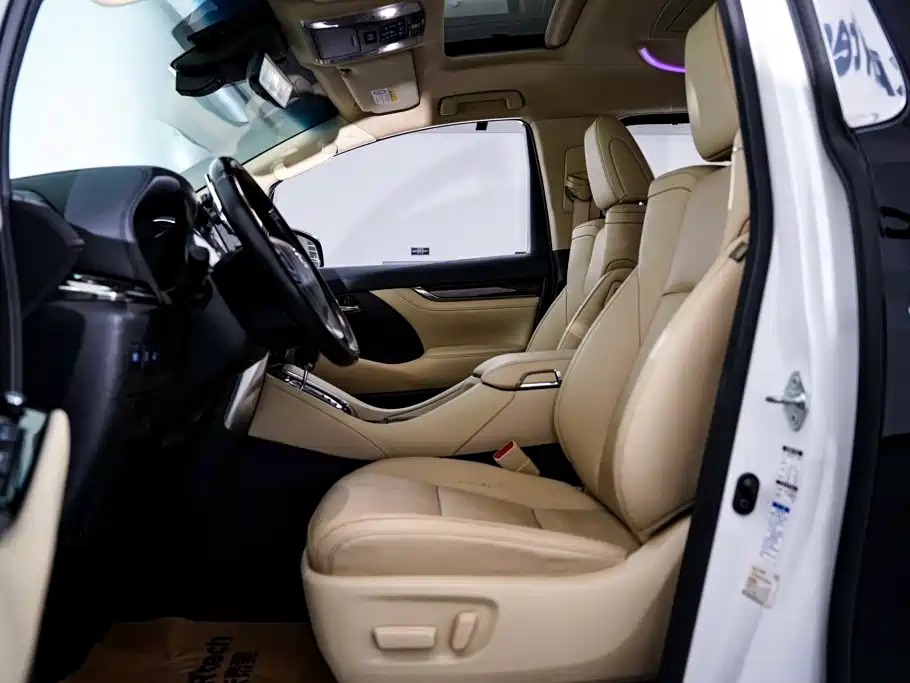Toyota Alphard — фото 26
