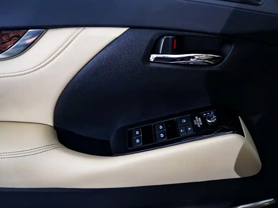 Toyota Alphard — фото 28