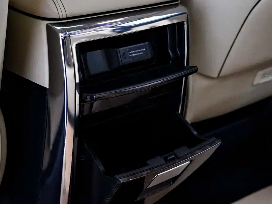 Toyota Alphard — фото 32