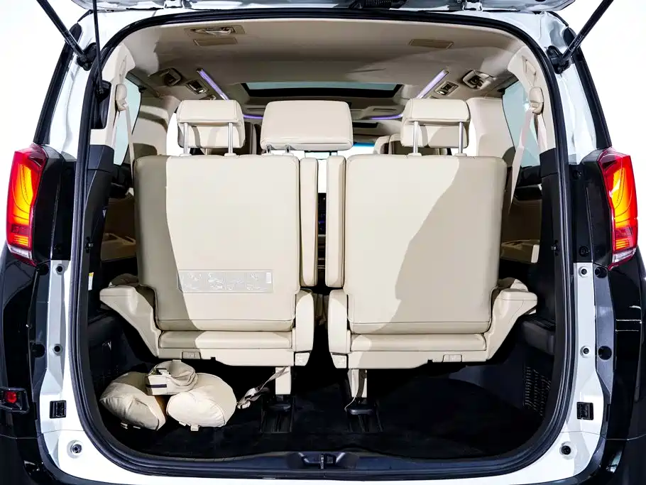 Toyota Alphard — фото 34