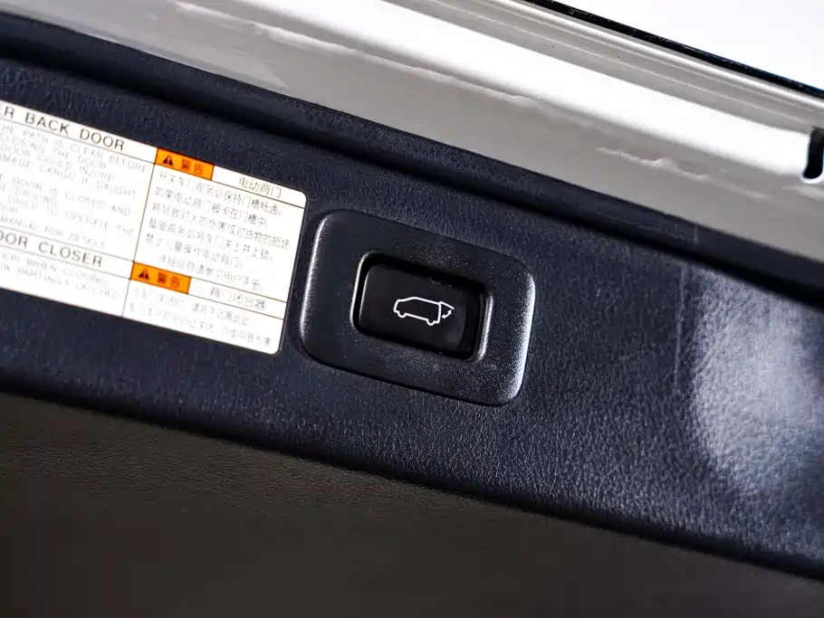 Toyota Alphard — фото 35