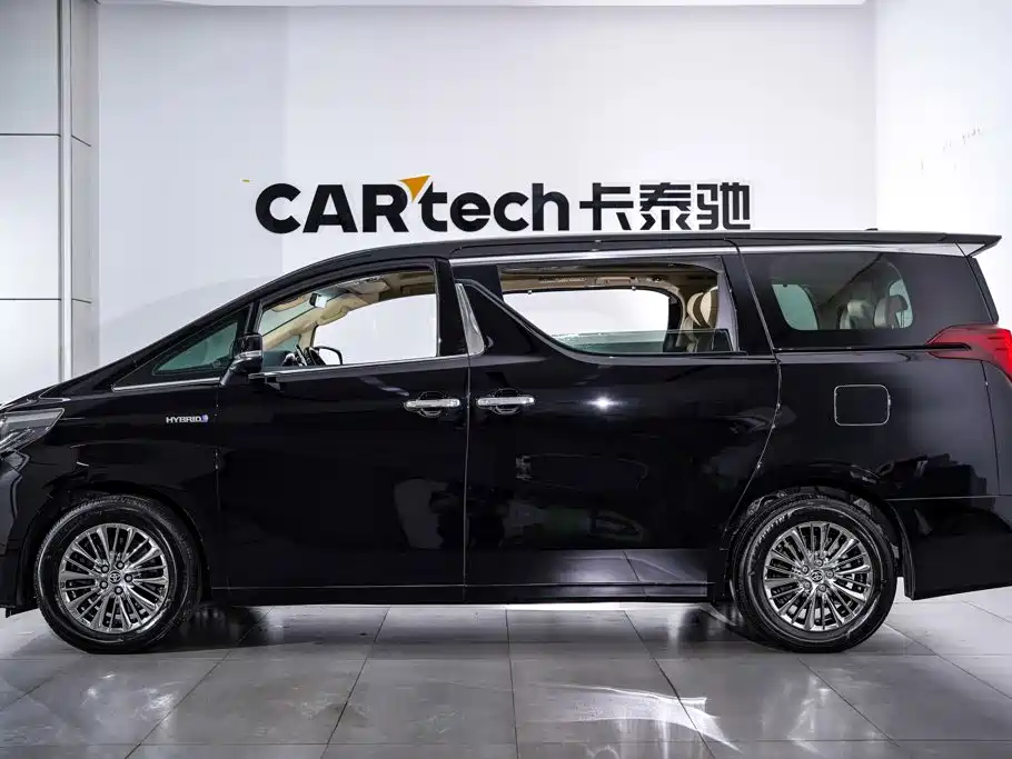 Toyota Alphard — фото 7