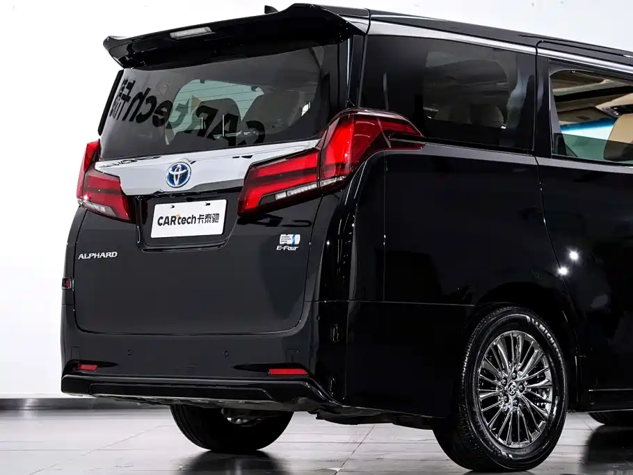 Toyota Alphard — фото 8