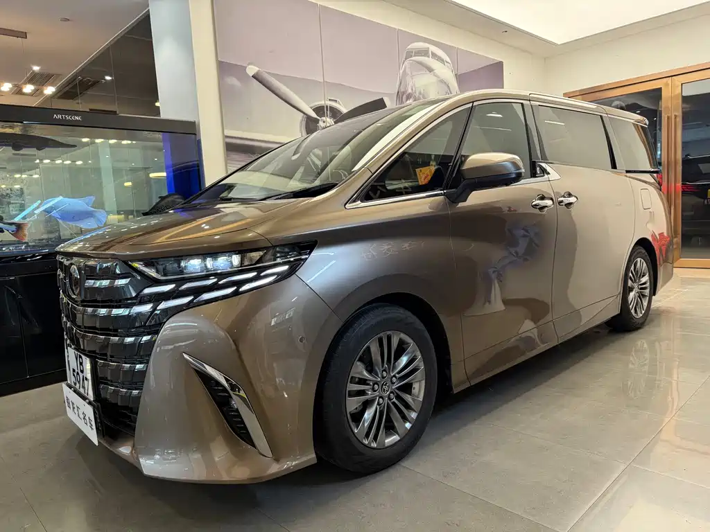 Toyota Alphard — фото 2