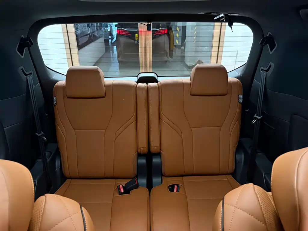 Toyota Alphard — фото 11