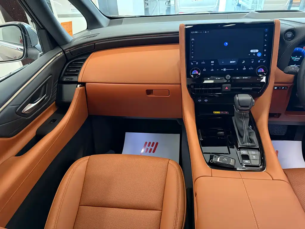 Toyota Alphard — фото 6