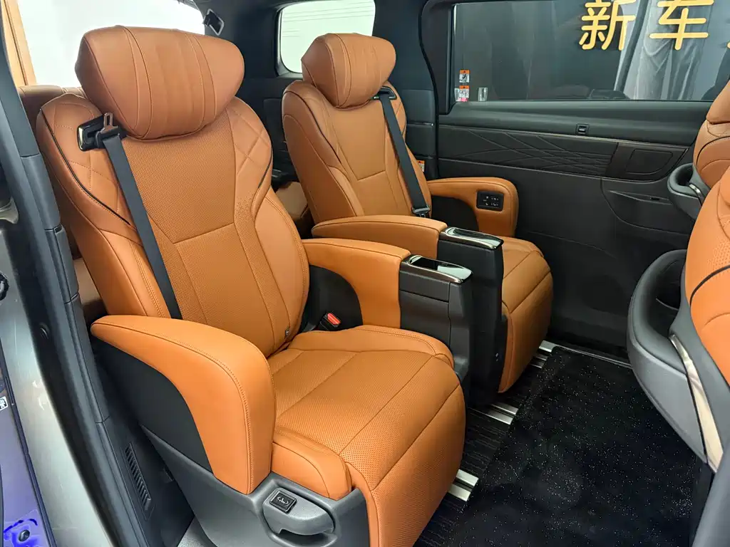 Toyota Alphard — фото 8