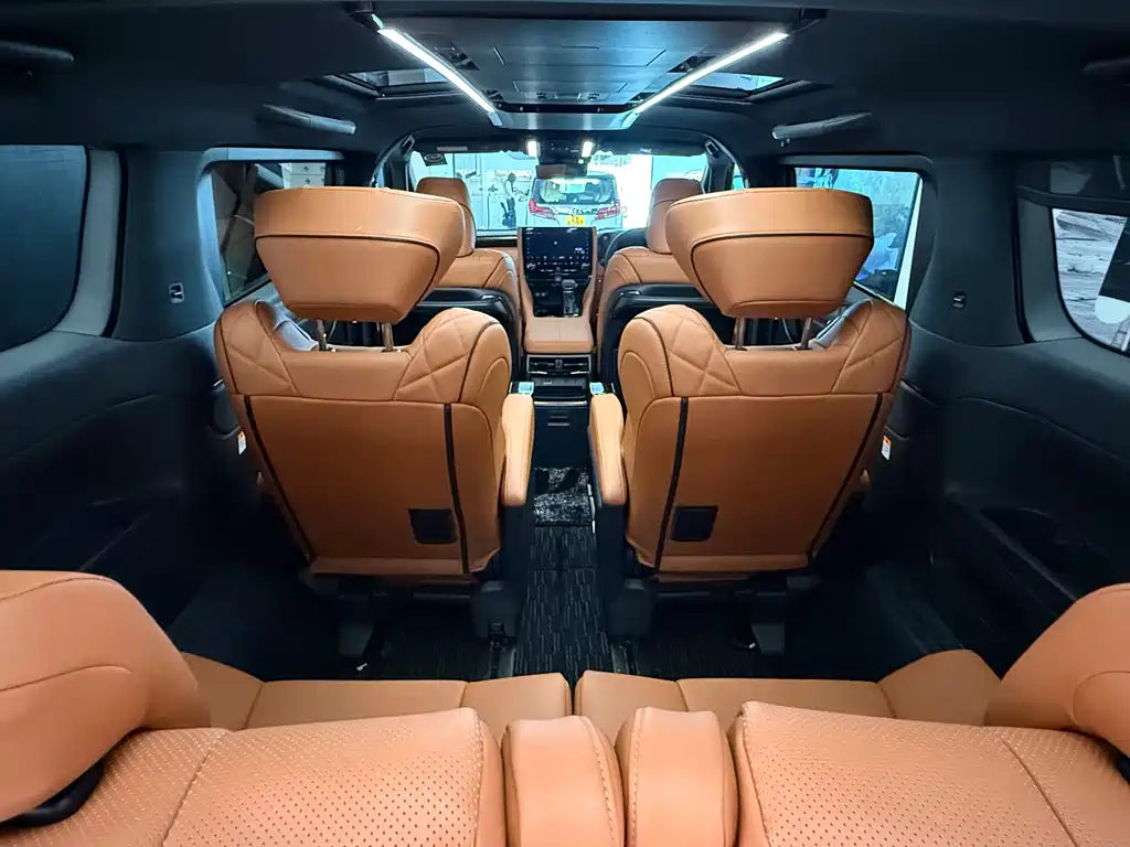 Toyota Alphard — фото 10