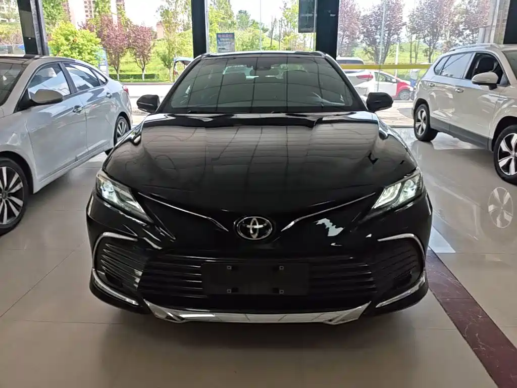 Toyota Camry — фото 3