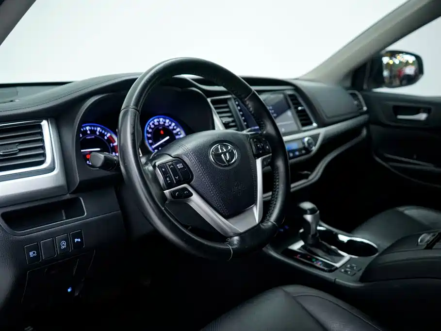 Toyota Highlander — фото 15