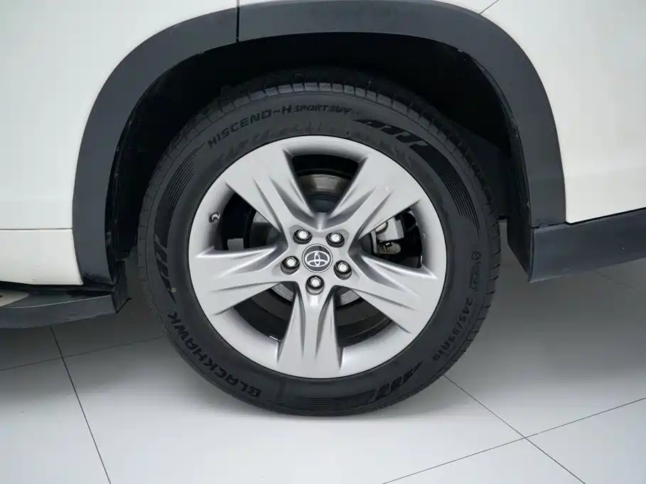Toyota Highlander — фото 22