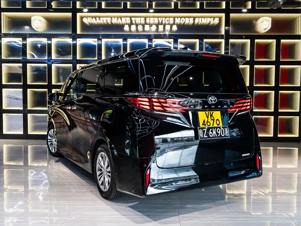 Toyota Alphard — фото 4