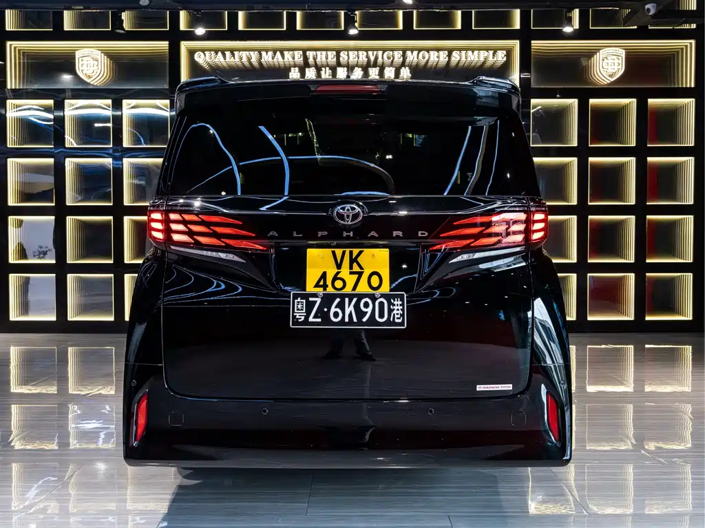 Toyota Alphard — фото 5