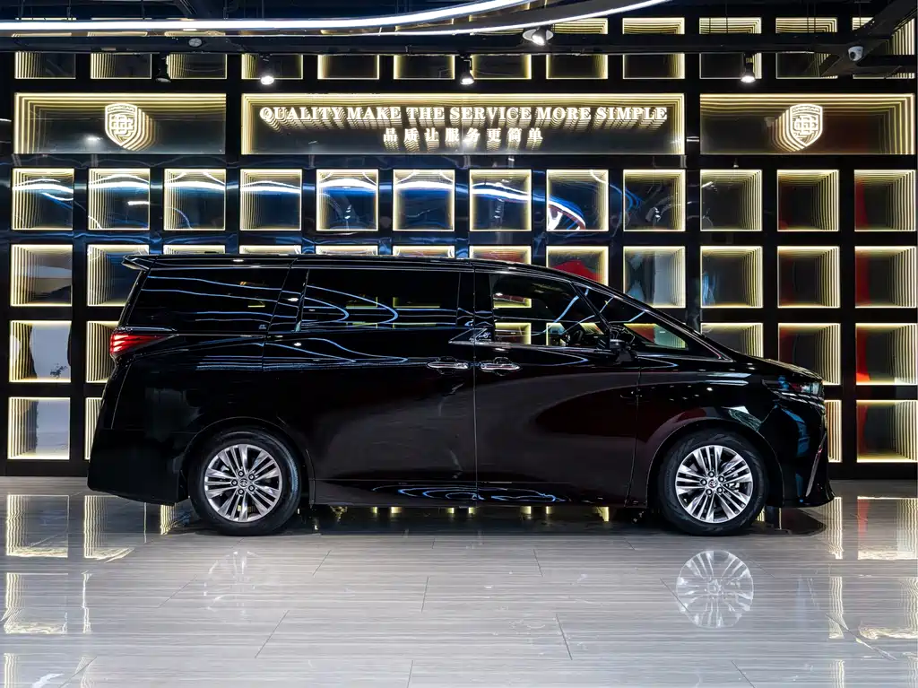 Toyota Alphard — фото 7