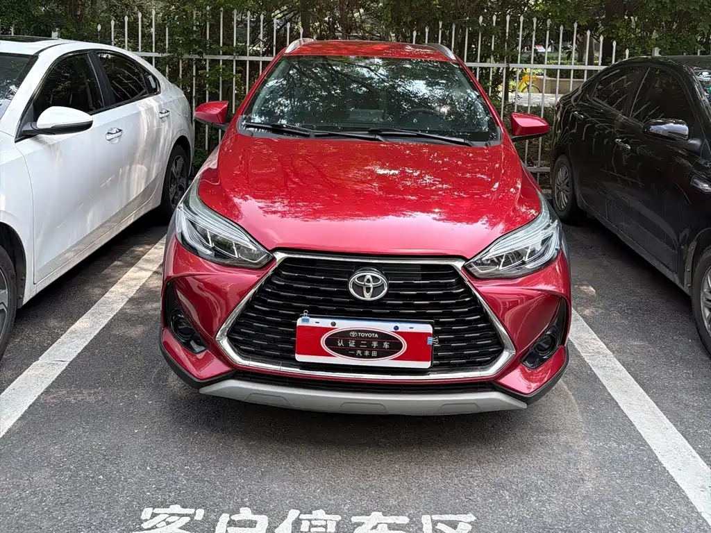 Toyota Yaris L — фото 2
