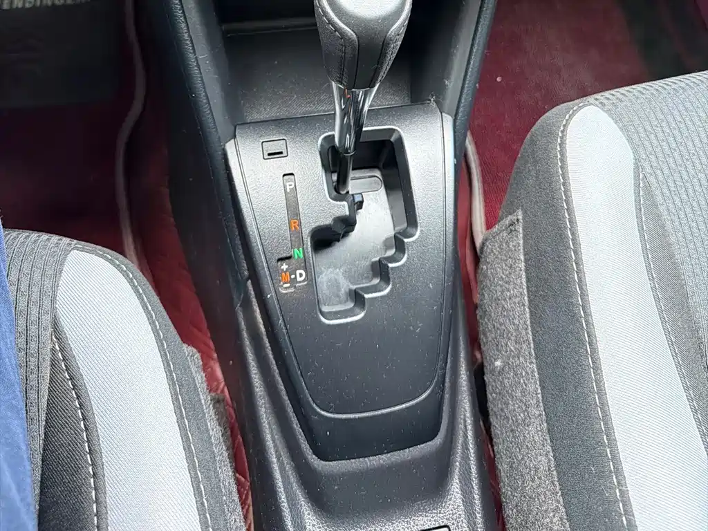 Toyota Yaris L — фото 12
