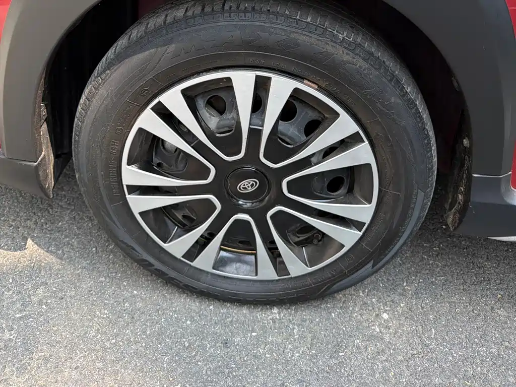 Toyota Yaris L — фото 6