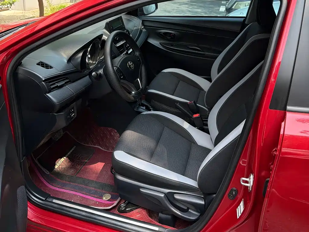 Toyota Yaris L — фото 8