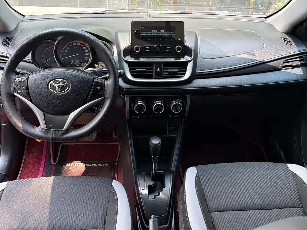 Toyota Yaris L — фото 9