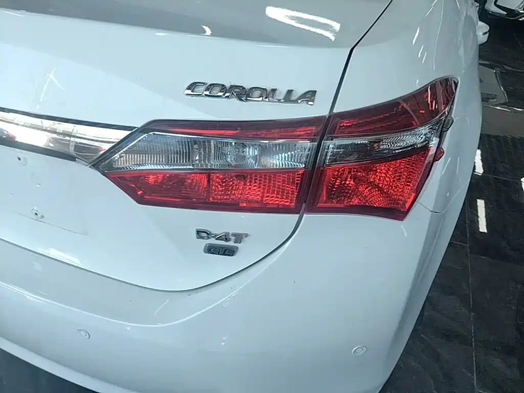 Toyota Corolla — фото 8