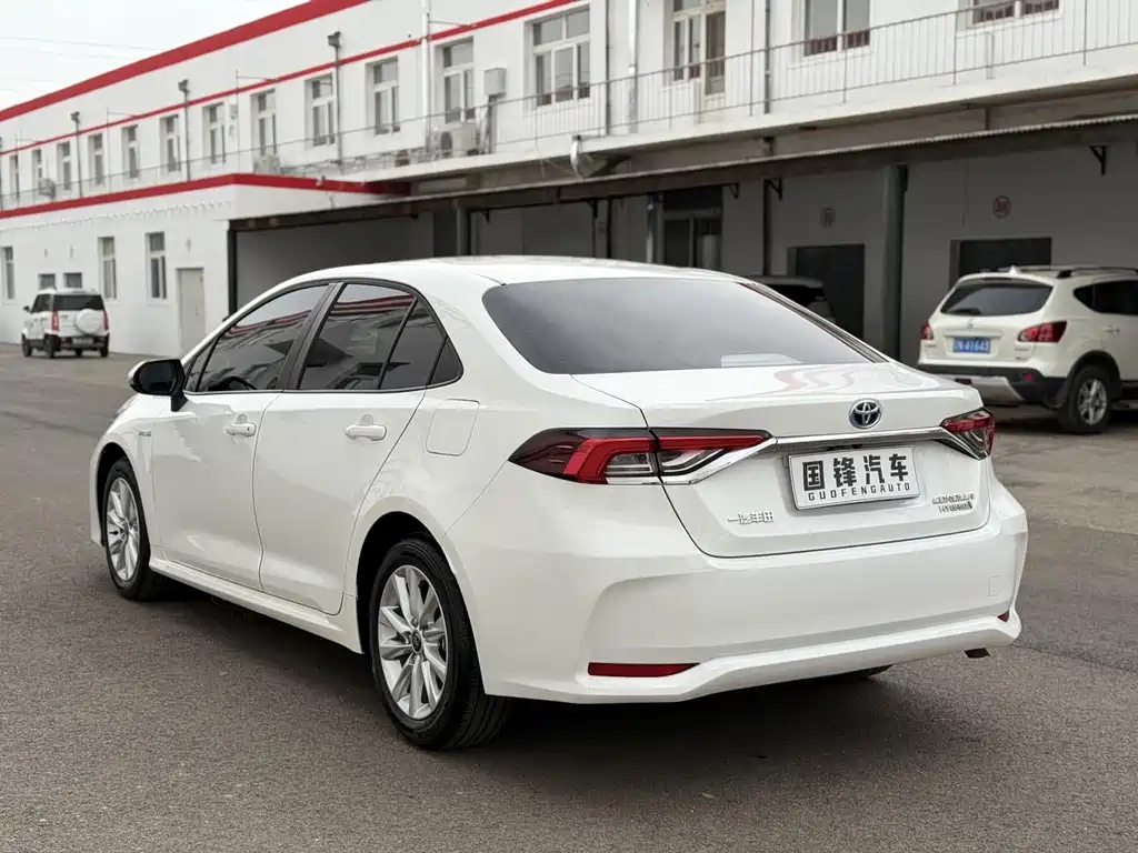Toyota Corolla — фото 4