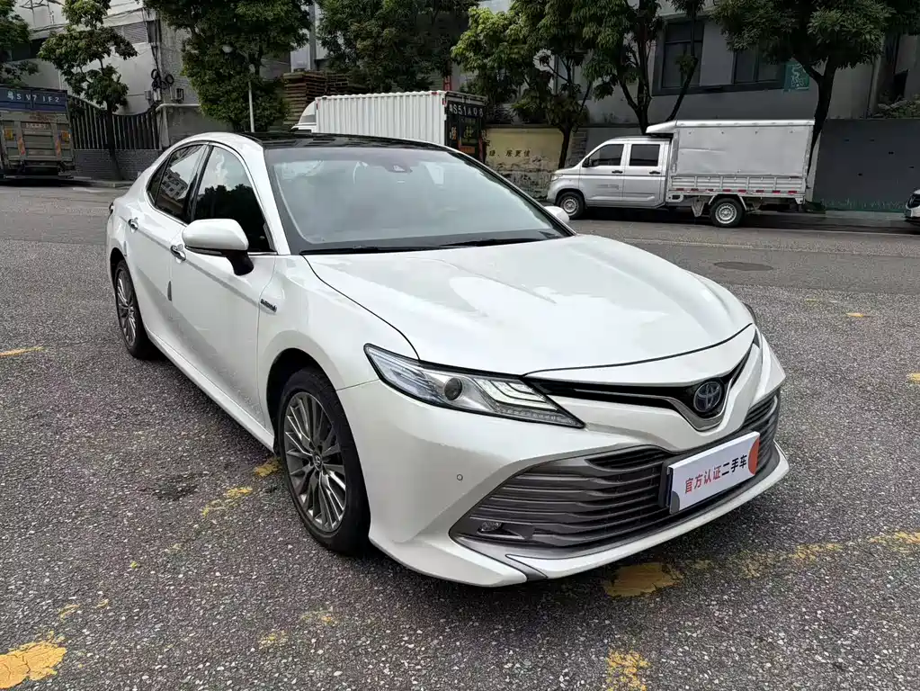 Toyota Camry — фото 3