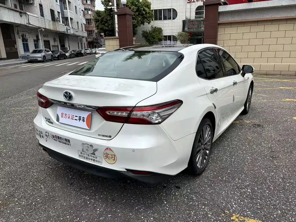 Toyota Camry — фото 5