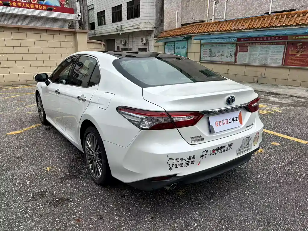 Toyota Camry — фото 6