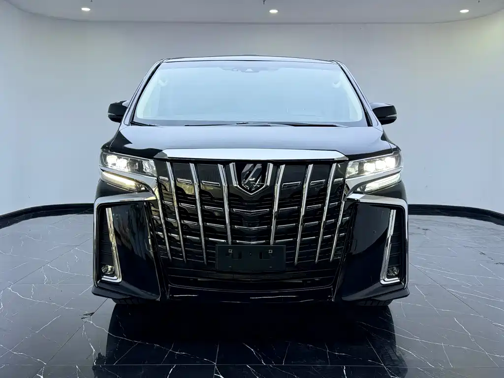 Toyota Alphard — фото 2