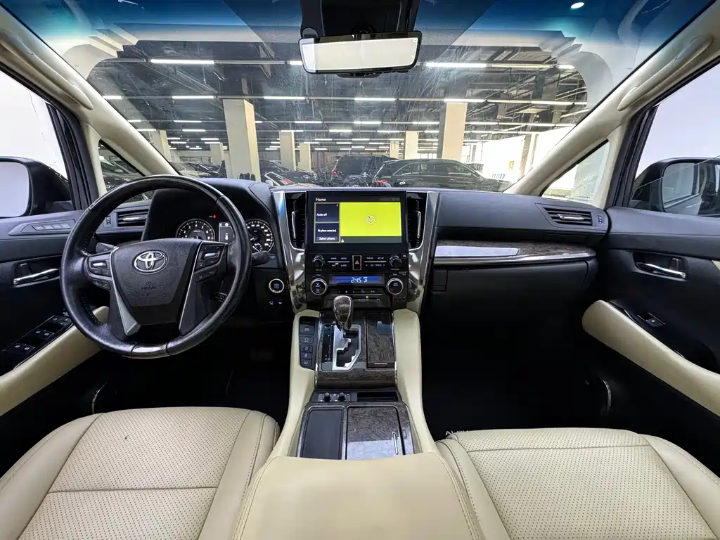 Toyota Alphard — фото 14