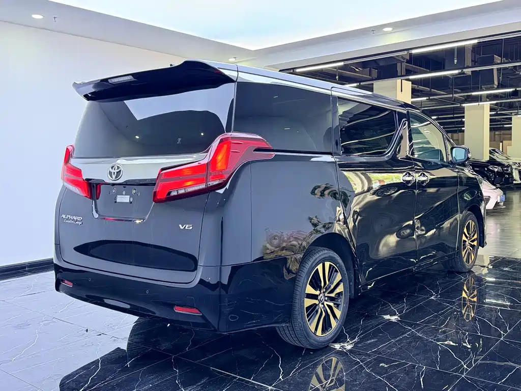 Toyota Alphard — фото 20