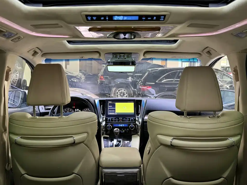 Toyota Alphard — фото 22