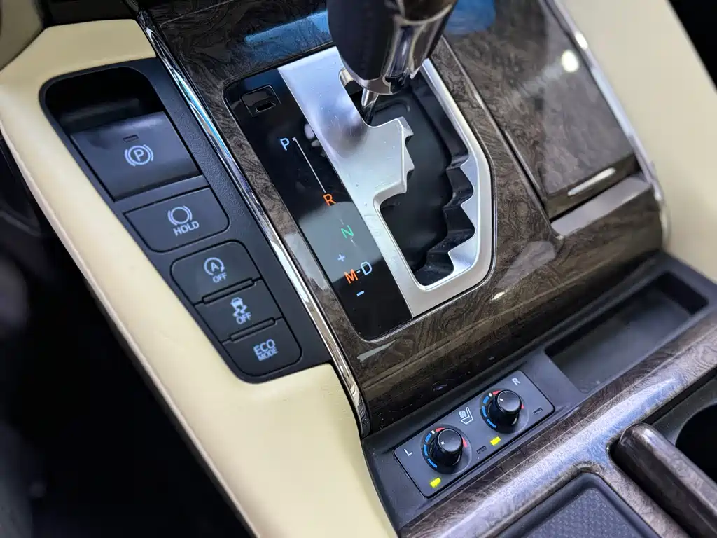 Toyota Alphard — фото 9