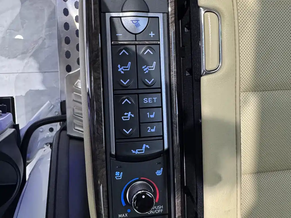Toyota Alphard — фото 14