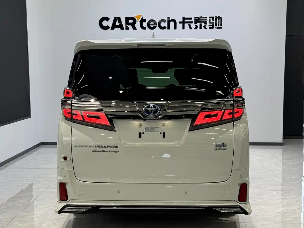 Toyota Alphard — фото 4