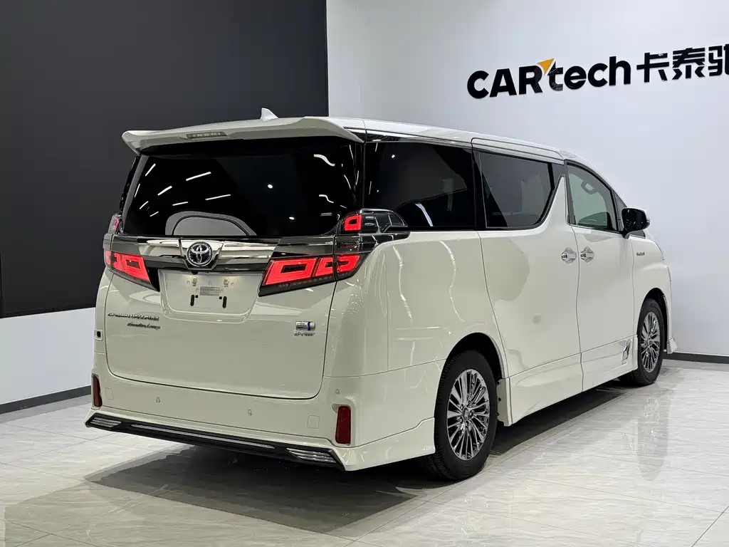 Toyota Alphard — фото 5