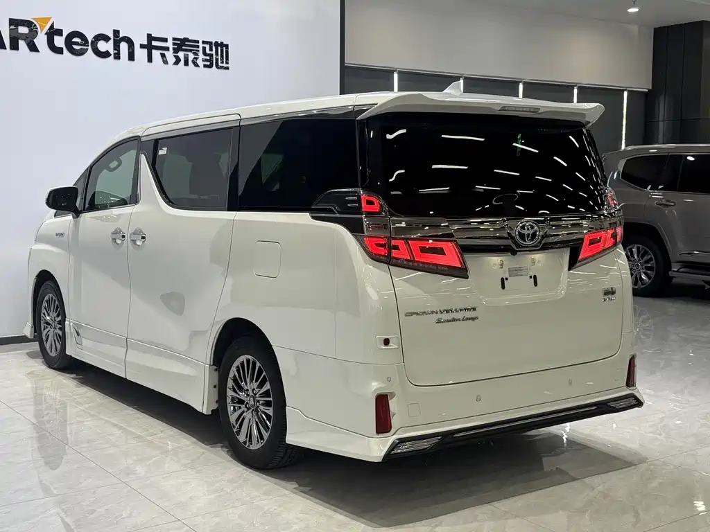 Toyota Alphard — фото 6