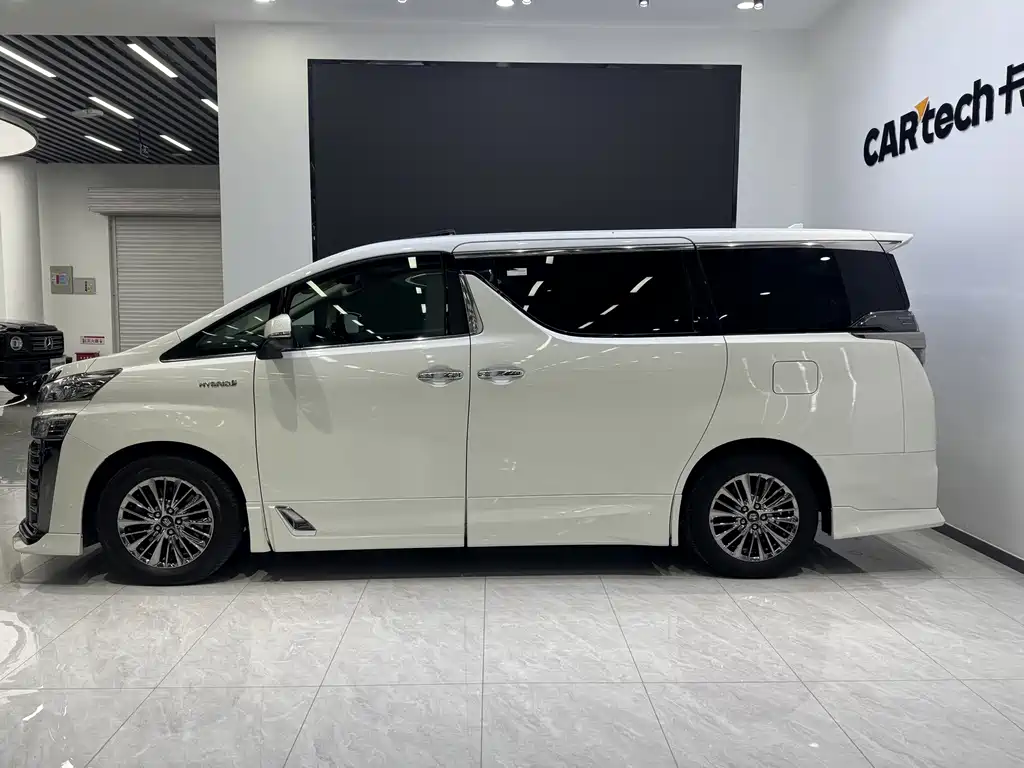 Toyota Alphard — фото 7